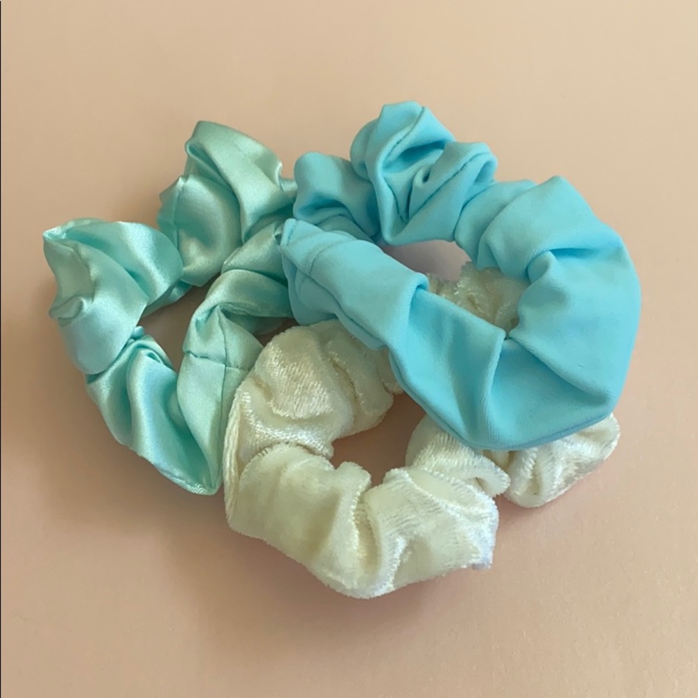 Pura Vida Wave Scrunchy Set of 3 (Blue White Teal)